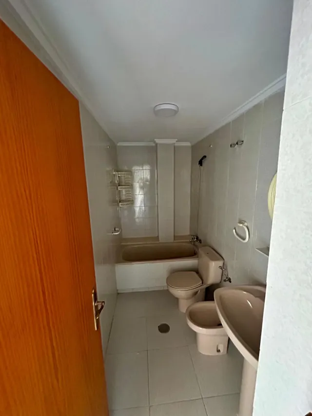 ¡Oportunidad Única! Ático para Reformar en el Centro de Torrevieja con Vistas Despejadas. — 2