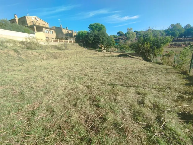 TERRENY AMB VISTES A LA MUNTANYA AL CENTRE DE SANT LLORENÇ SAVALL — 7
