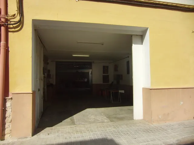 CASA DE PUEBLO MUY BIEN UBICADA — 10