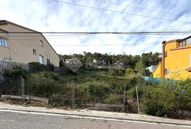 Terreno en urbanización California, Canyelles — 2