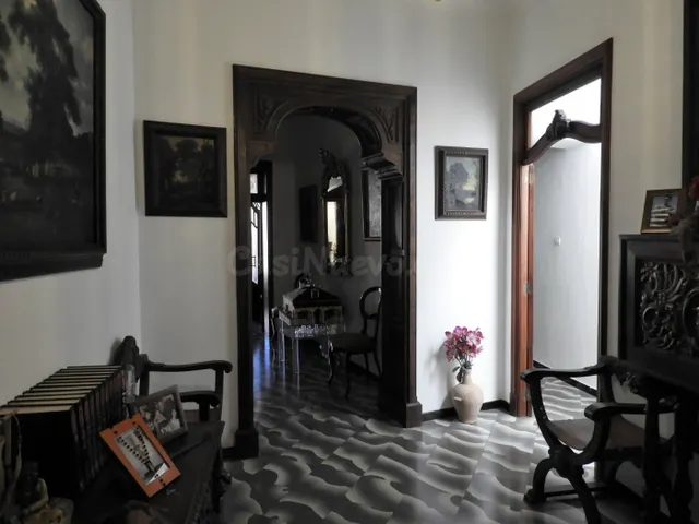 Casa señorial en el centro de Felanitx, local comercial y ga - foto 2