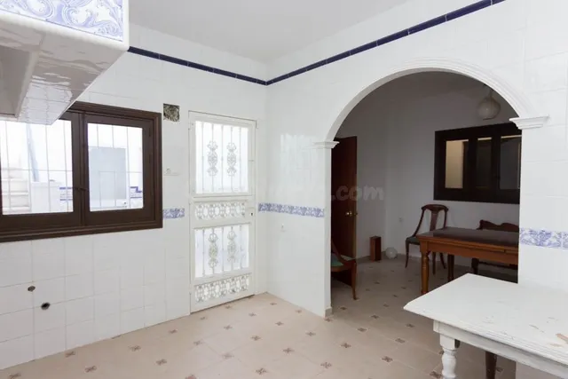 Casa junto a la Avenida del Ejercito - foto 2