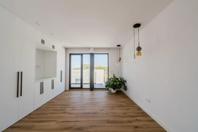 Chalet Pareado de Diseño Vanguardista con Piscina y Máxima Eficiencia Energética en El Bosque — 17