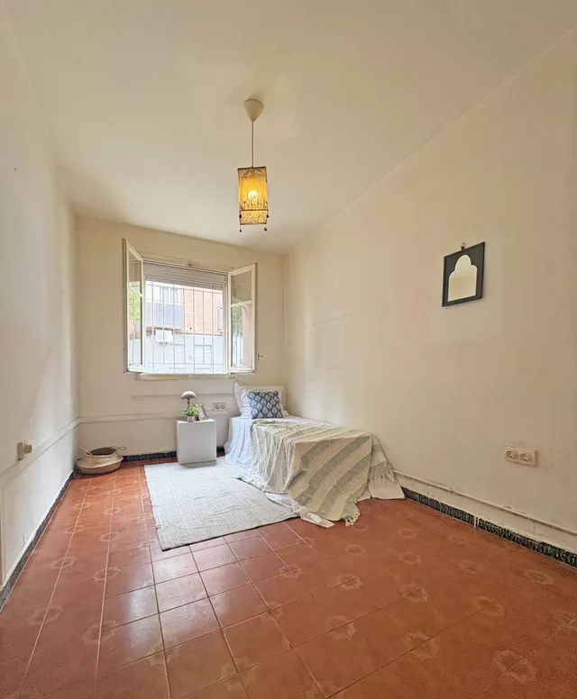 Piso exterior en planta baja con gran patio privado en Terrassa — 29