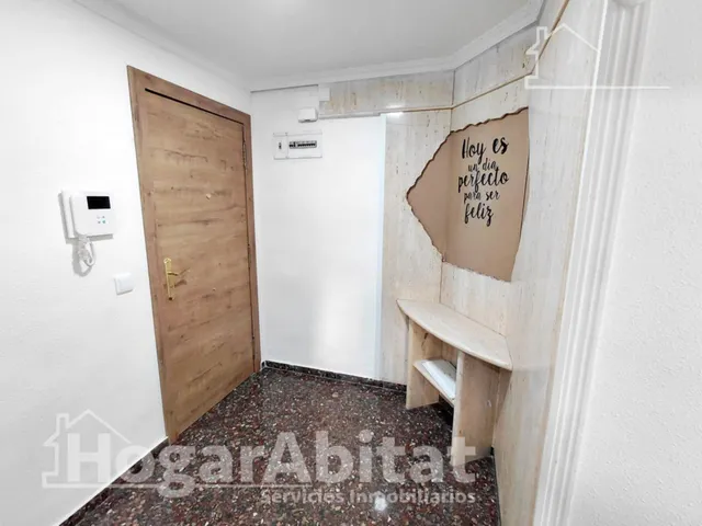 Amplitud y confort a estrenar en este luminoso piso reformado con balcón y ascensor — 34