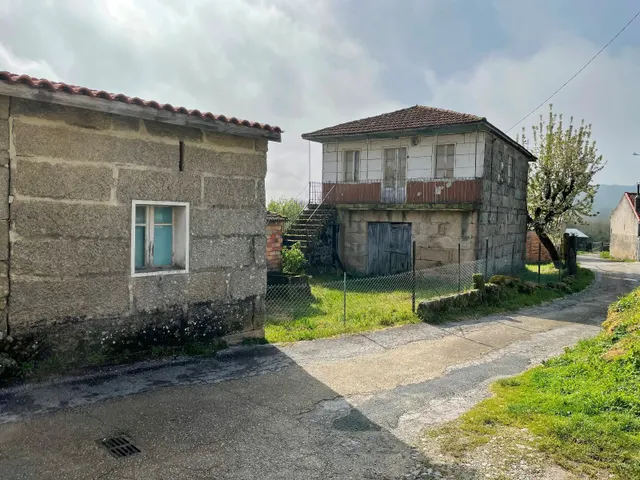 CASA DE PIEDRA  CON TERRENO PARA REHABILITAR — 12