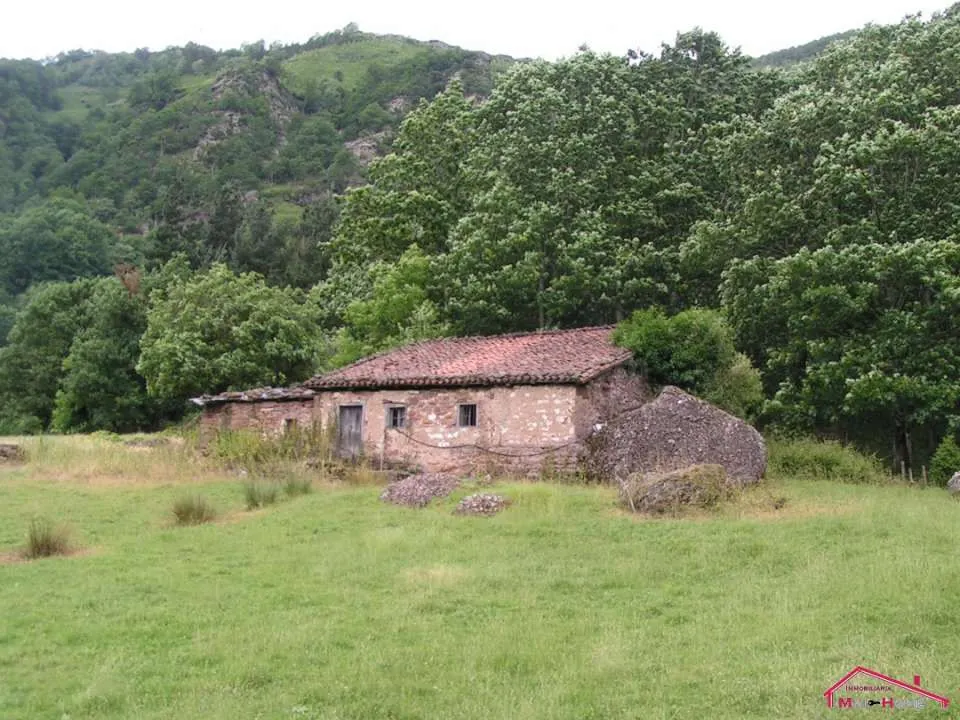 CASERIO CON TERRENO EN SUMBILLA