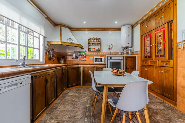 VENTA DE CHALET EN VENTA EN LAS DEHESILLAS — 37