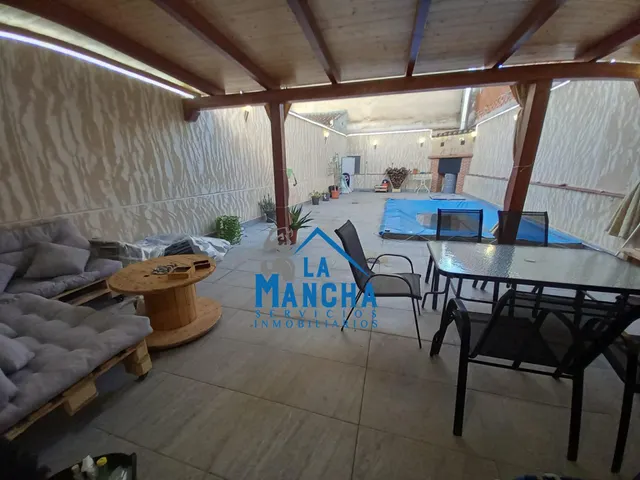 INMOBILIARIA LA MANCHA VENDE CASA BAJA CON TERRAZA Y PISCINA EN MADRIGUERAS ( ALBACETE ). — 30