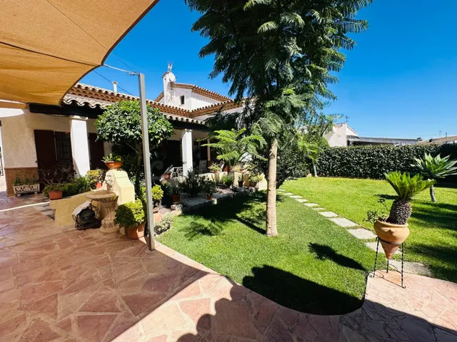 COQUETO CHALET A UN PASO DE LA CIUDAD! - foto 3