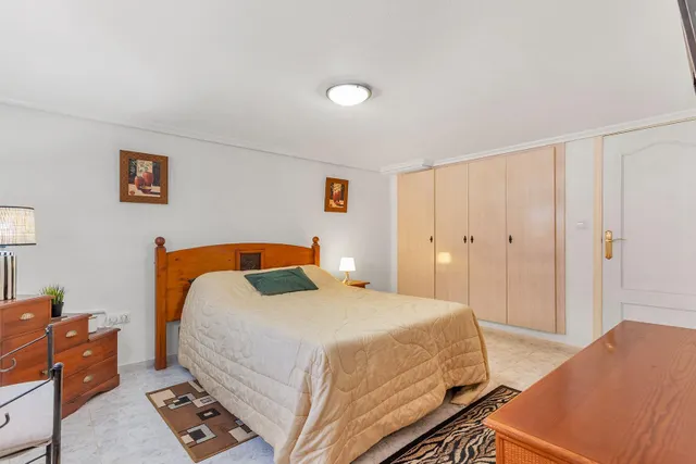 Villa independiente con piscina privada, vitas a la laguna Rosa y Salinas de Torrevieja — 12