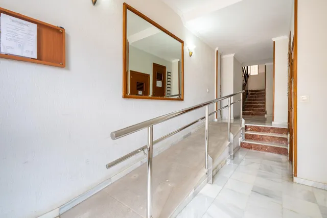 Amplia vivienda centrica en una de las mejores zonas de Almeria — 28