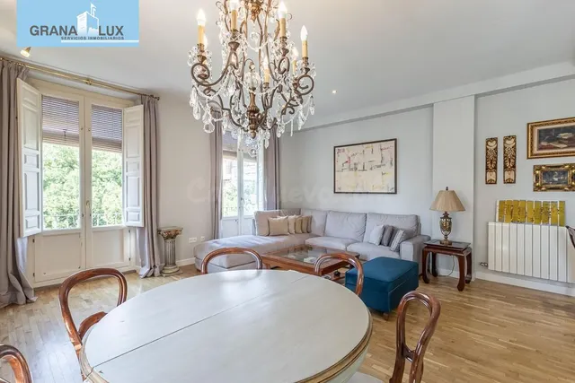 Exclusivo Piso Dúplex en el Corazón de Granada — 2