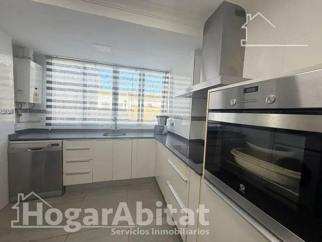 ¡Espectacular! Amplio, impecable y moderno con balcón, todo amueblado — 28