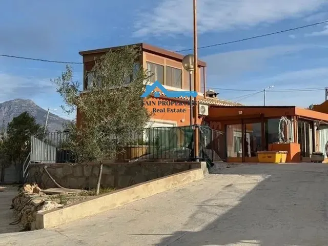 Finca con 4 Viviendas Reformadas y Gran Terreno en La Vila - foto 2