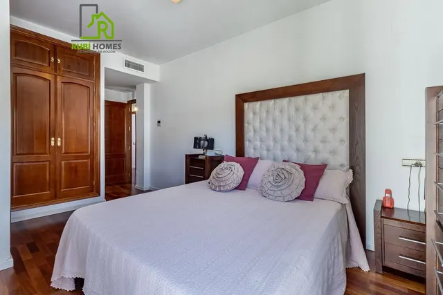Chalet en Cañadas del Parque, Dilar — 26