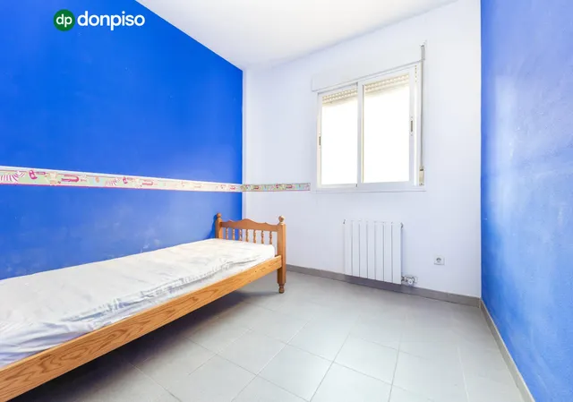 IVIENDA DE VPO, Piso de 3 dormitorios y 2 baños, con cochera junto al Parque de Bomberos. — 16