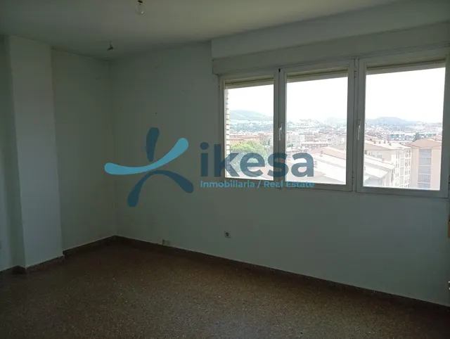 Amplio Piso de 3 habitaciones en La Chana, Granada — 14