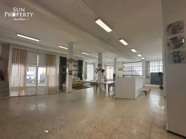 AMPLIO LOCAL COMERCIAL EN ZONA CÉNTRICA - foto 2