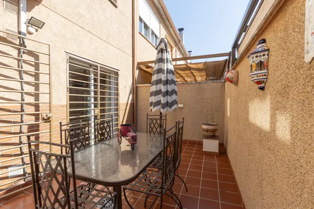 ¡exclusiva vivienda unifamiliar con patio privado en Armilla! — 12