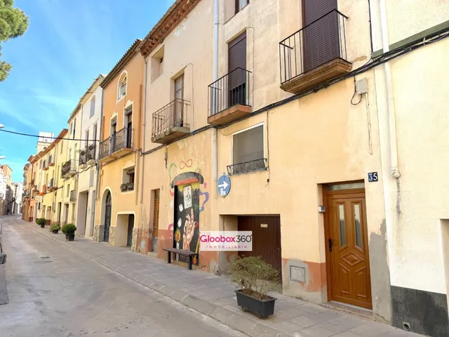 Casa céntrica con gran potencial para reformar en Montbrió d - foto 2