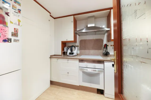 Amplio piso de 3 dormitorios con terraza, garaje y trastero en Las Lagunas — 9
