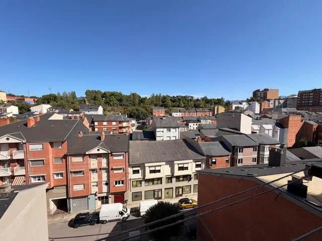 Venta apartamento en la Avda de America de Ponferrada - foto 4