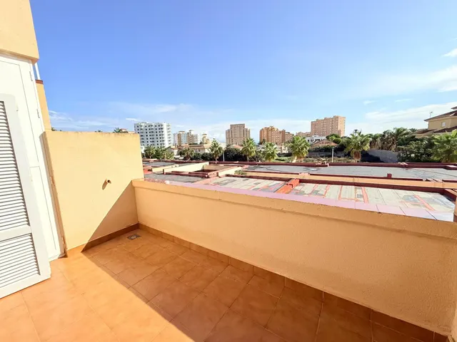 Apartamento en la Urbanización Alisios, situada en el kilómetro 4 de La Manga del Mar Menor. — 3