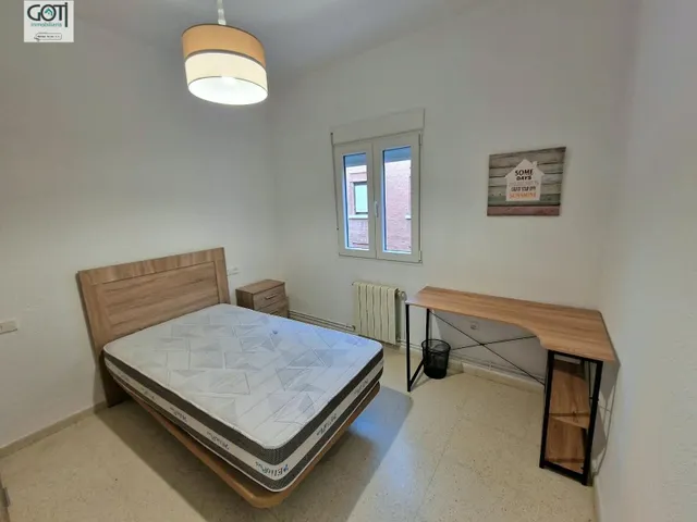 Amplio y Luminoso Piso en el Corazón de Granada por €900 — 7