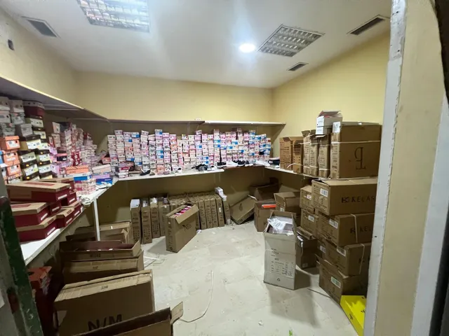 ESTUPENDO LOCAL EN ZONA SUR — 4