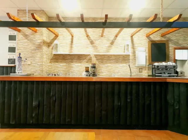 OPORTUNIDAD · LOCAL DE HOSTELERÍA LUMINOSO Y CON SALIDA DE GASES EN VIGO — 8
