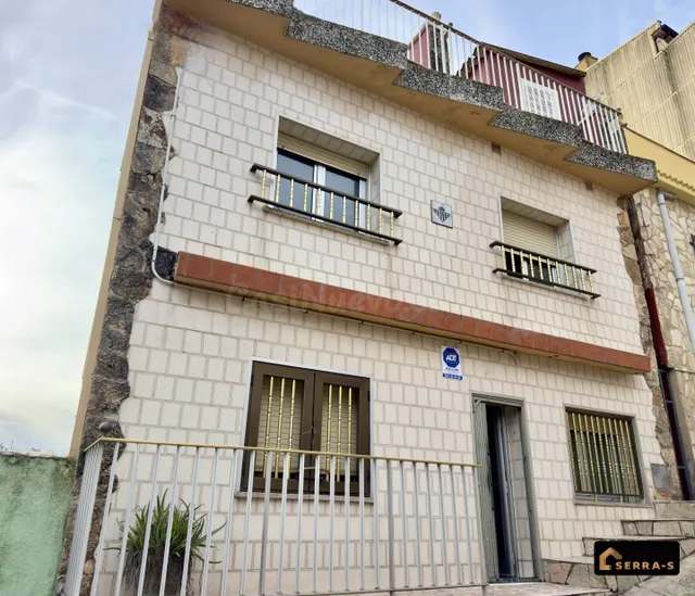 ¡DESCUBRE ESTA ACOGEDORA CASA ADOSADA EN BLANES! - foto 2