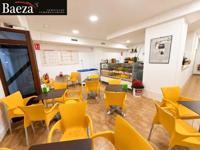TRASPASO DE HELADERÍA-CAFETERÍA TOTALMENTE EQUIPADA