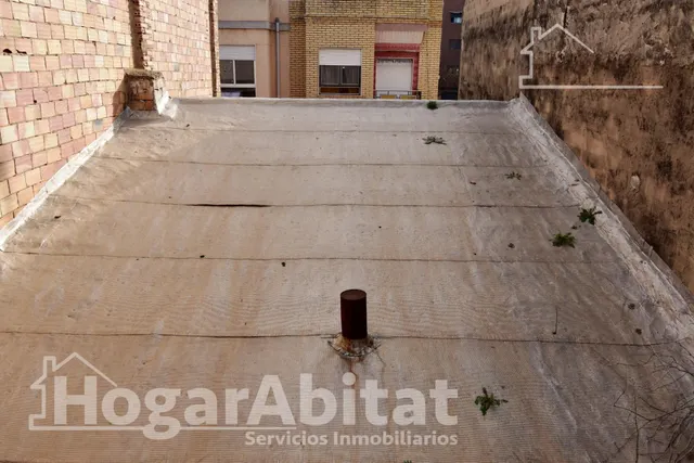 AMPLIA CASA CON TERRAZA CON MUCHAS POSIBLIDADES — 43