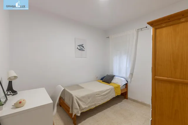 Piso ideal para inversión con alta rentabilidad junto a facultades de  Cartuja en Granada — 7