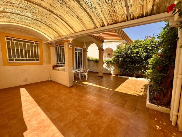 Encantadora vivienda de 3 habitaciones en Urb. La Dorada (Lo - foto 3