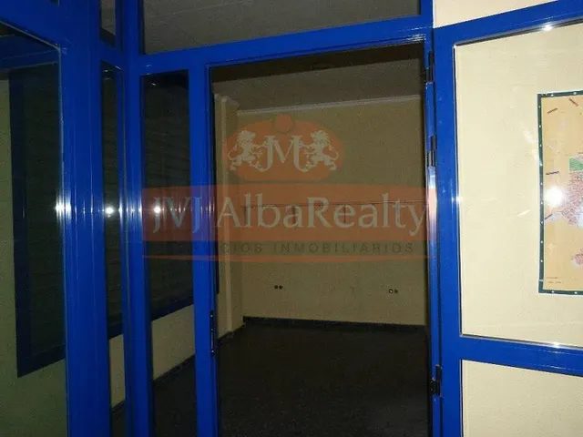 SE VENDE LOCAL 181MTS. A DOS CALLES FACHADA 10.30 Y FACHADA DE 6.30 — 6