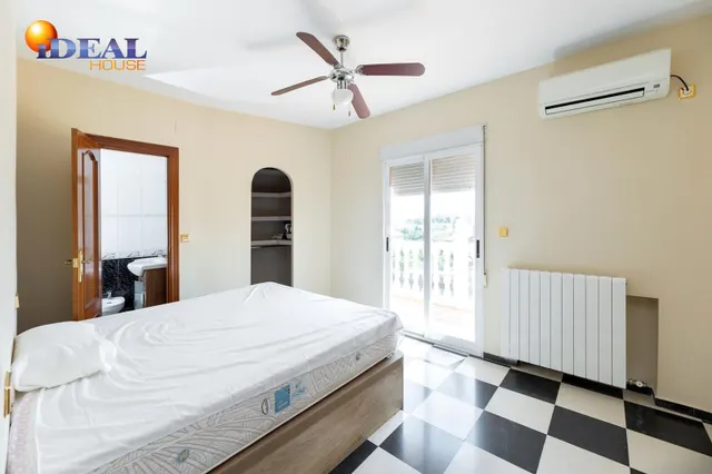 Amplio Chalet con piscina, pista deportiva y vistas en Ogíjares. — 18