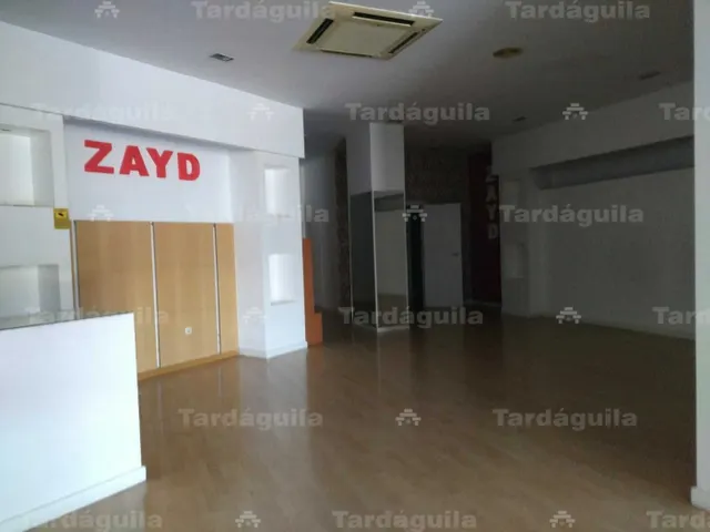 ESTUPENDO LOCAL COMERCIAL EN LA MEJOR ZONA DE LA AVENIDA COMUNEROS — 7
