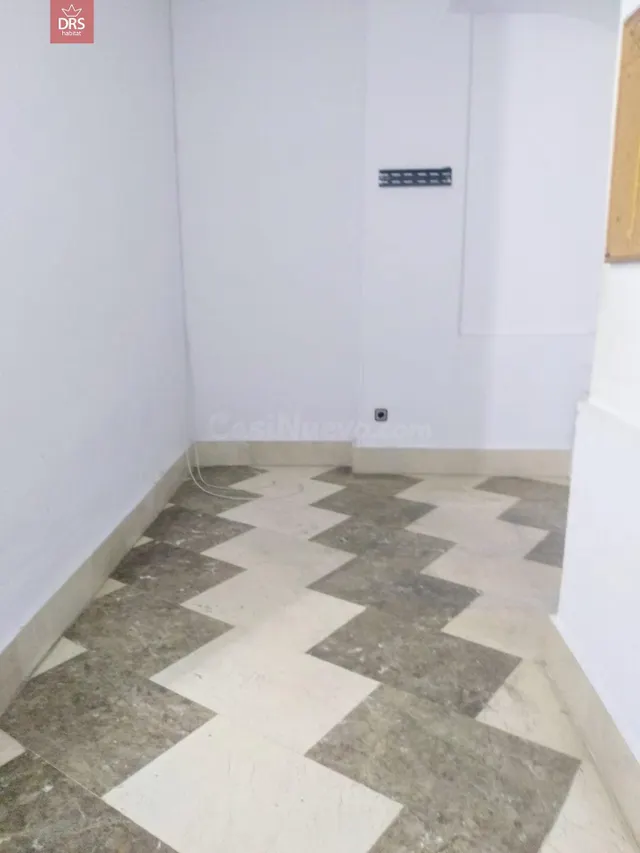 LOCAL COMERCIAL EN CALLE MARQUES DE VILLORES NUM 22 — 4