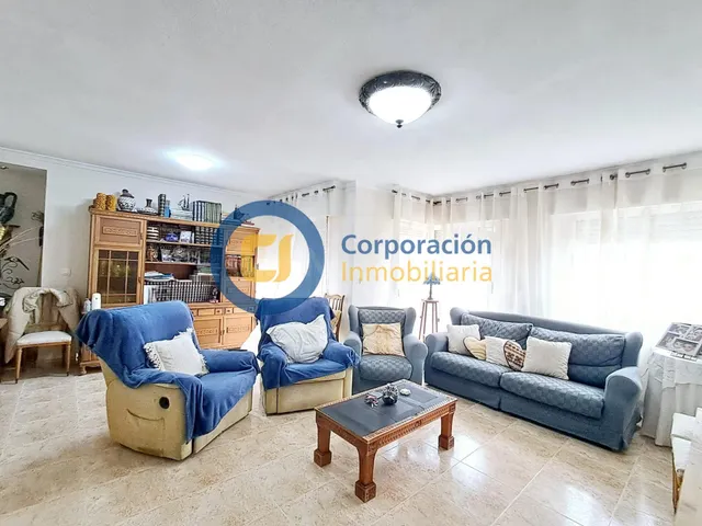 Piso de 3 dormitorios y garaje en La Seda, San José