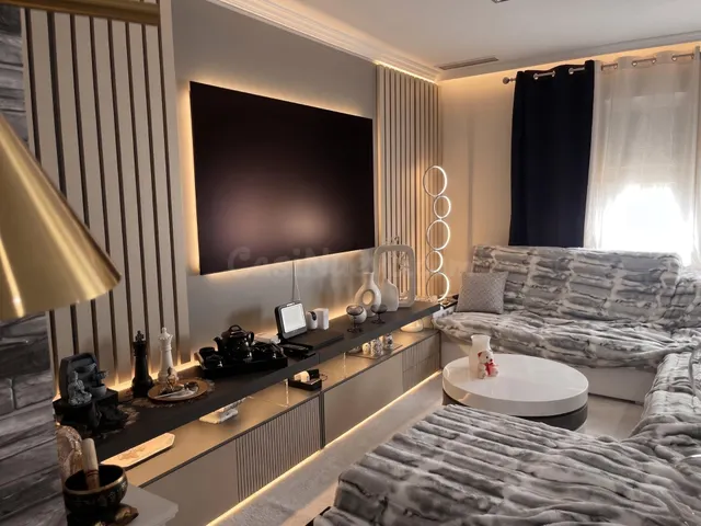 Estupendo triplex en zona campo de futbol — 2