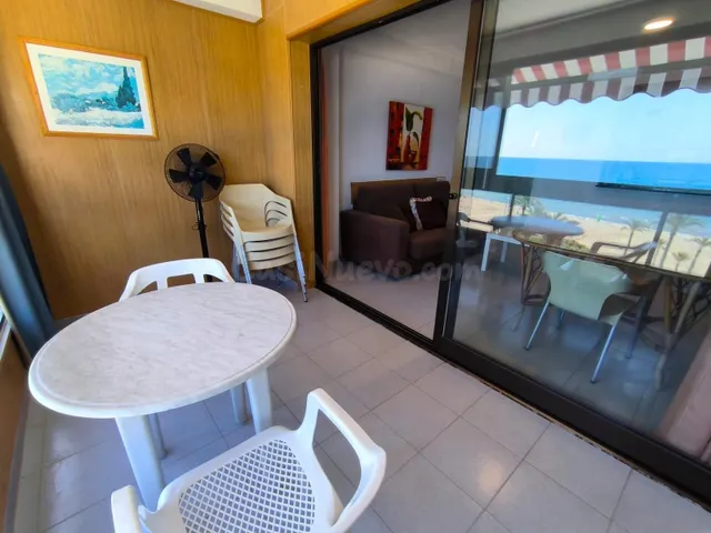 Apartamento de 1 dorm. con vistas al mar en primera línea de - foto 5