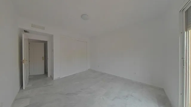 Venta de Vivienda en Marbella, Málaga. Activo Si Posesión / Alquilado / No se Puede Financiar. — 16