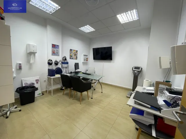 Se alquila local ideal para centro de salud. — 37