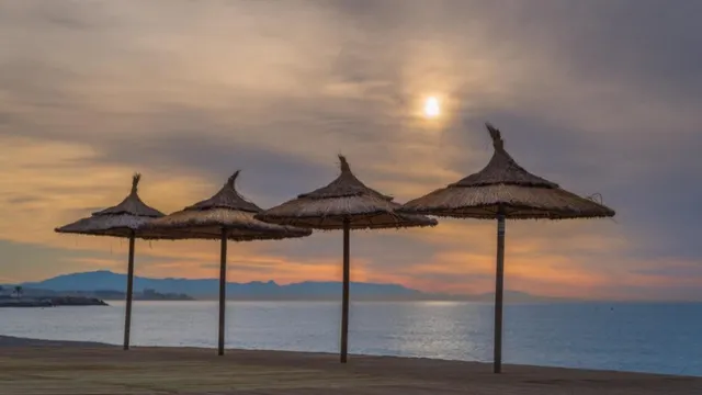 UN COMPLEJO RESIDENCIAL DE ENSUEÑO EN FUENGIROLA PARA DISFRUTAR DE PRIVILEGIADOS ATARDECERES !!!. — 24