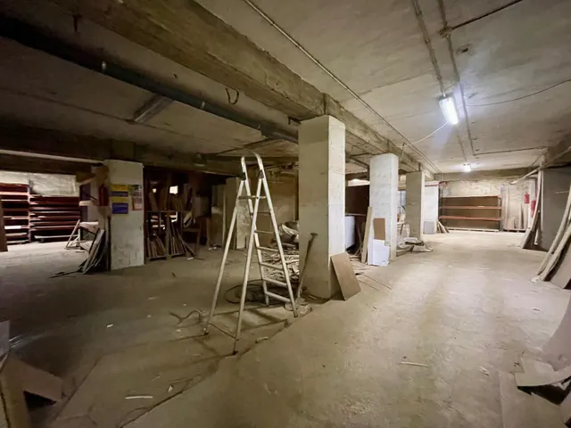LOCAL de 1200m2 en alquiler con posibilidad de salida de humo — 11