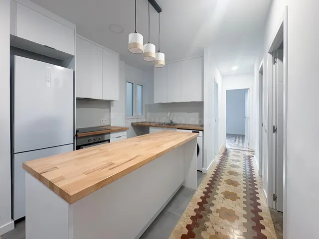 Exclusivo piso reformado a estrenar junto a la avenida del puerto — 2