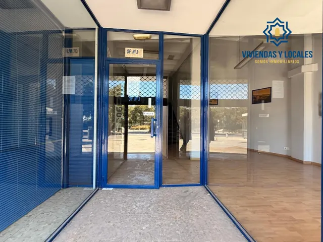 Espectacular Local en Avenida Constitución esquina con Aveni - foto 4