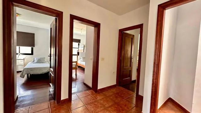 Chalet independiente con 5.318 m2 de parcela y vistas al mar en Candelaria — 34